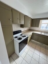 4503 Hudson Dr in Stow, OH - Building Photo - Building Photo