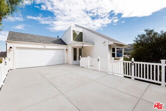 21443 Iglesia Dr in Los Angeles, CA - Building Photo - Building Photo