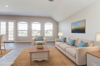 22 Atascadero Dr in Manvel, TX - Foto de edificio - Building Photo