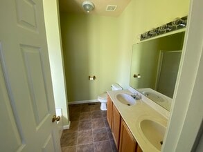 753 Forest Green Dr in O'Fallon, IL - Foto de edificio - Building Photo