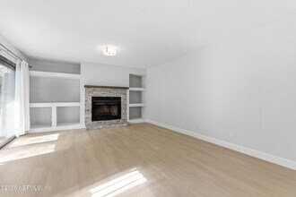 10407 Big Tree Cir W in Jacksonville, FL - Building Photo - Building Photo