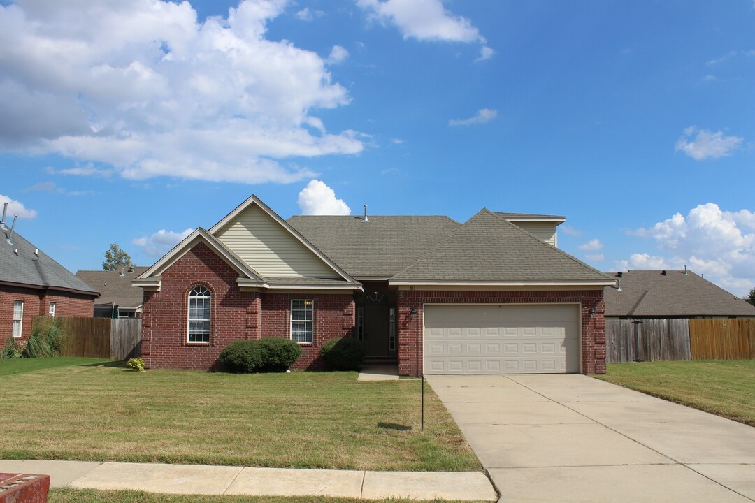 811 Rue Chateau Dupre in Marion, AR - Building Photo