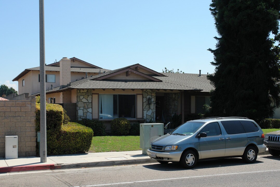 15702 Graham St in Huntington Beach, CA - Building Photo