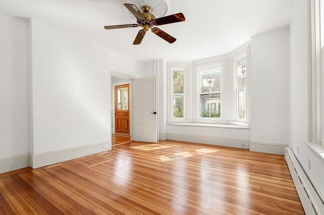105 Ellery St in Cambridge, MA - Foto de edificio - Building Photo