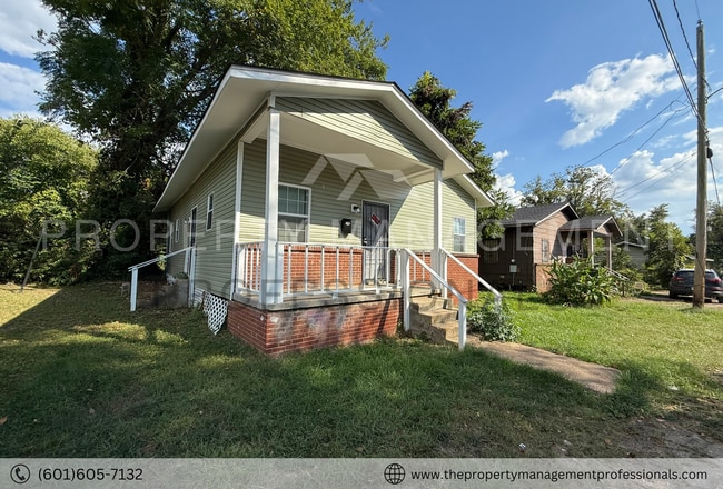 922 Bloom St