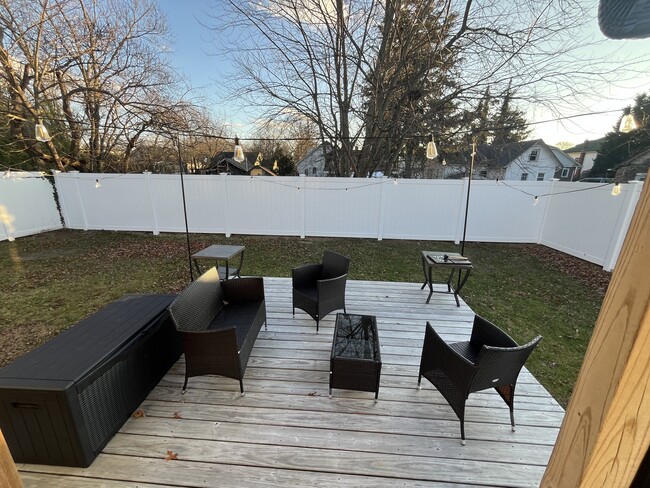 210 E Lakewood St, Unit Rear in Patchogue, NY - Building Photo - Building Photo