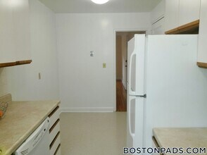 84 St Paul St, Unit 2 in Brookline, MA - Building Photo - Building Photo