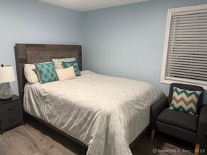 137 Sunshine Cir in Bridgeport, CT - Building Photo - Building Photo
