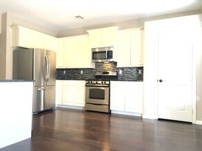 271 Echo Dell Ct in Henderson, NV - Building Photo - Building Photo