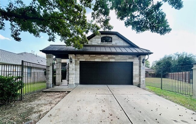property at 2501 Farleigh Ln