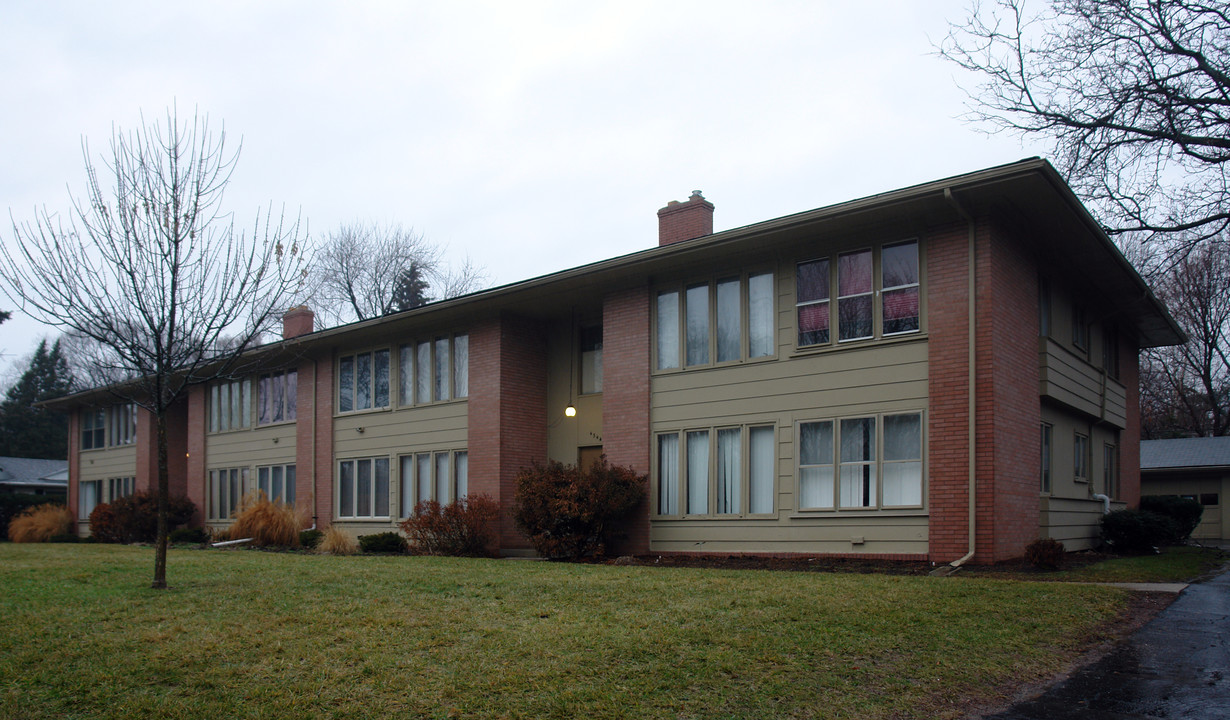 4350 W Bancroft St in Toledo, OH - Building Photo