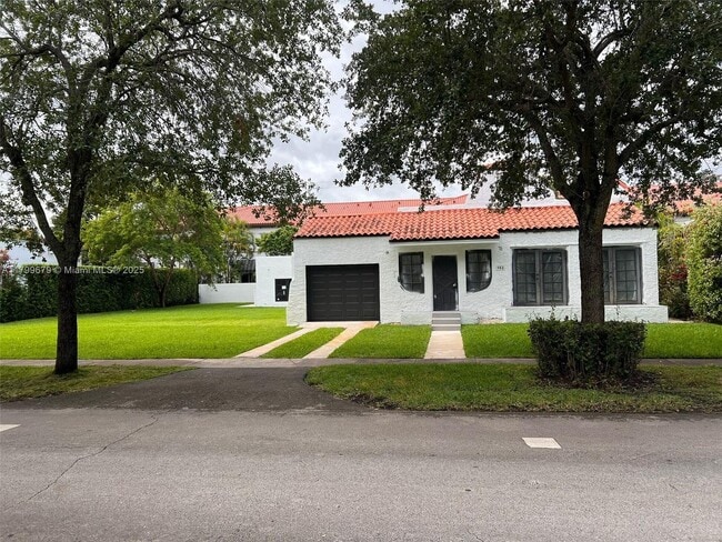 434 Aragon Ave in Coral Gables, FL - Building Photo - Building Photo
