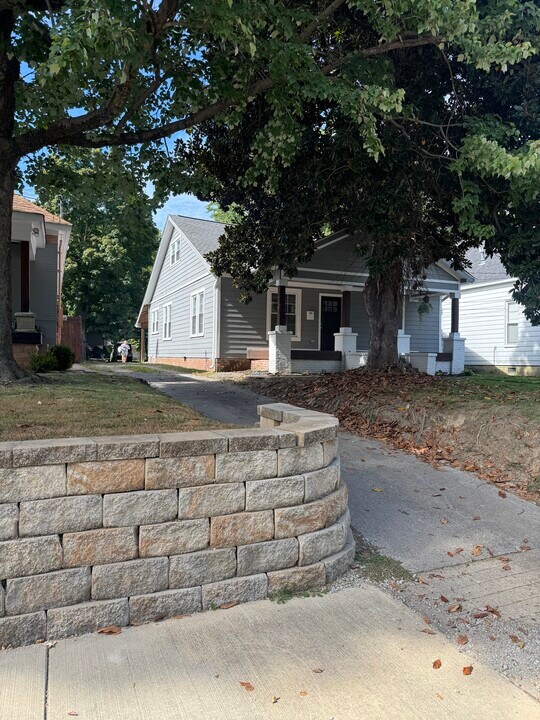 1757 Monroe St in Paducah, KY - Building Photo