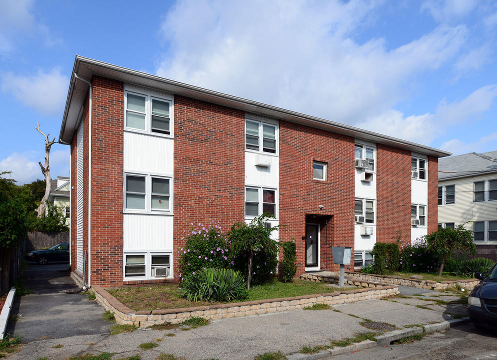 30 Pembroke Ave in Providence, RI - Building Photo