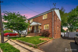 1355 Hamilton St in Elizabeth, NJ - Building Photo - Building Photo