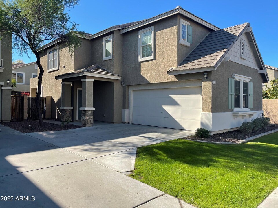 2325 E Fraktur Rd in Phoenix, AZ - Building Photo