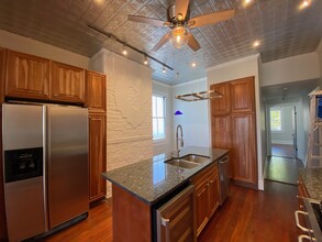 120 W Duffy St, Unit 120B in Savannah, GA - Foto de edificio - Building Photo