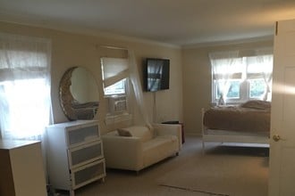 30 Candlewood Dr in Yonkers, NY - Building Photo - Building Photo