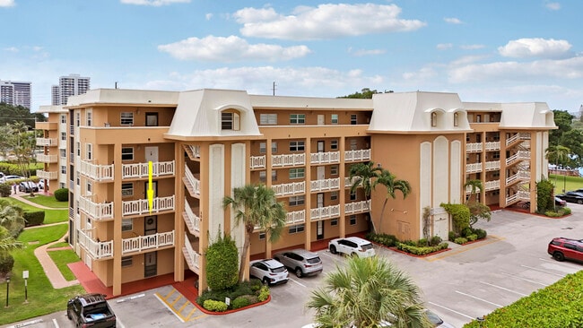 property at 308 Golfview Rd