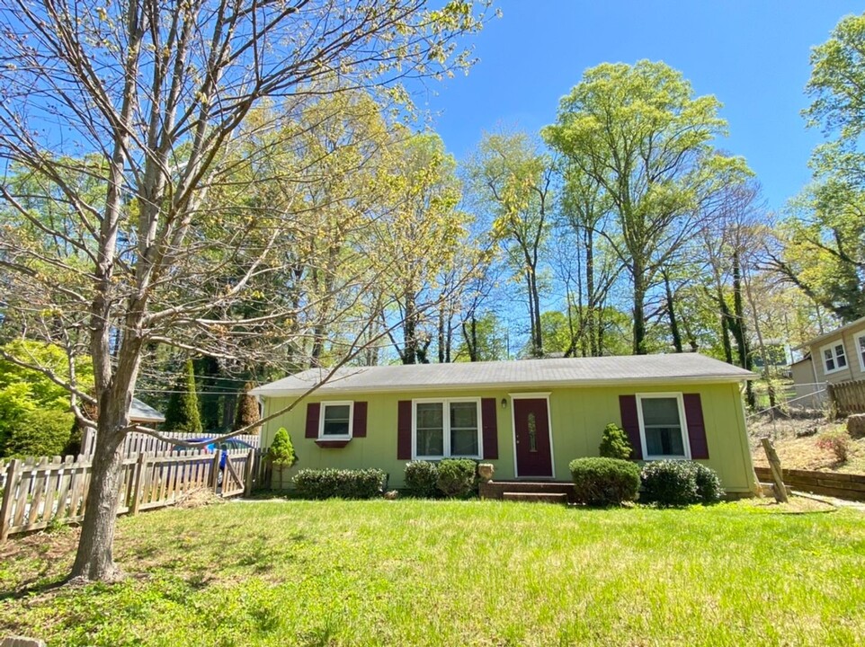 9 Lee Ave-Unit -Private in Asheville, NC - Building Photo