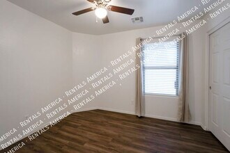 2457 E Meadow Chase Dr in Queen Creek, AZ - Foto de edificio - Building Photo