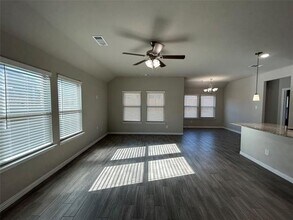 505 Reatta Dr in Justin, TX - Foto de edificio - Building Photo