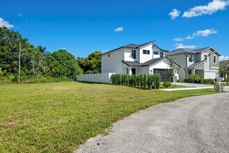 580 Lucky Ln in Delray Beach, FL - Building Photo - Building Photo