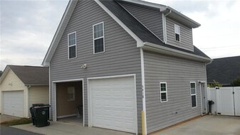 9418 Glenashley Dr in Cornelius, NC - Building Photo