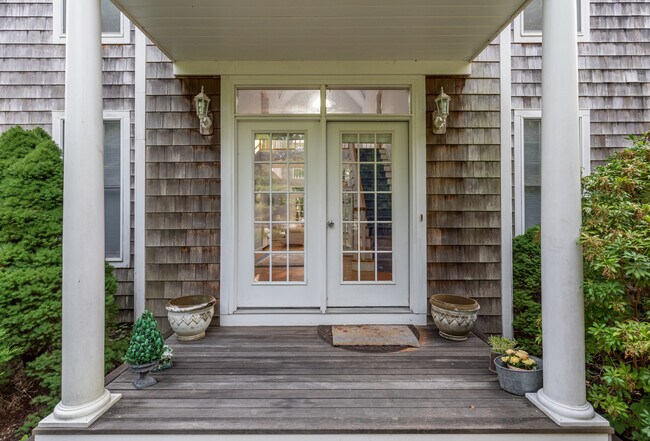 83 Laurel Valley Dr in Sag Harbor, NY - Building Photo - Building Photo