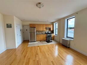951 McLean Ave in Yonkers, NY - Building Photo - Building Photo