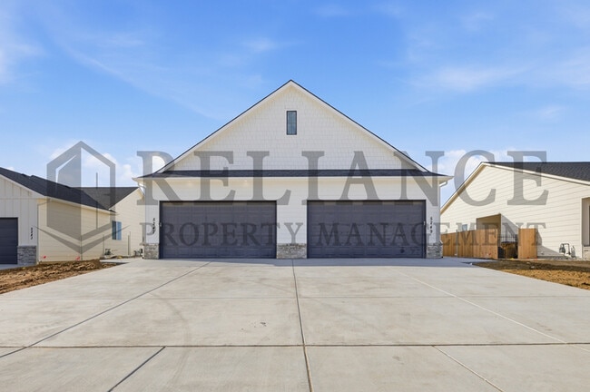 5247 N Pinecrest Ct in Bel Aire, KS - Building Photo - Building Photo