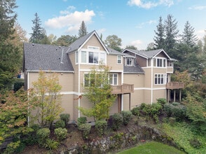 Lakemont Ridge in Bellevue, WA - Building Photo - Building Photo