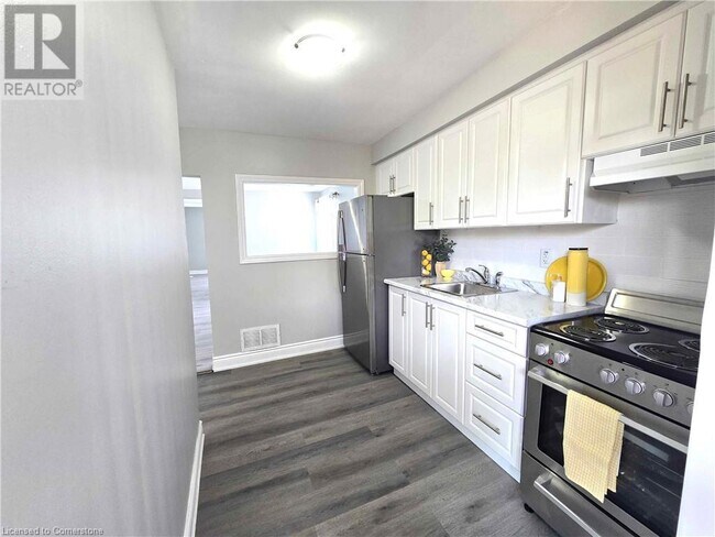 300 Balmoral Ave N in Hamilton, ON - Building Photo - Building Photo