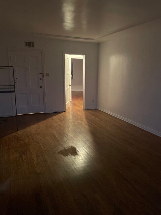 5631 Edgemar Ave, Unit 5631 Edgemar Ave, Unit 5631 Edgemar Ave