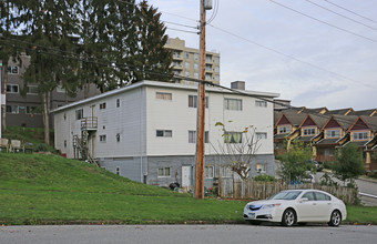 Pine Crest in New Westminster, BC - Building Photo - Building Photo