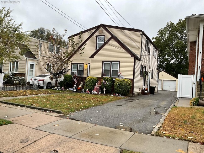 83 Adams St in East Rockaway, NY - Building Photo - Building Photo