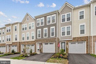 14472 Nebbiolo Dr in Gainesville, VA - Building Photo - Building Photo