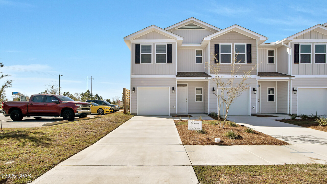 5809 Bay Pl in Panama City, FL - Building Photo