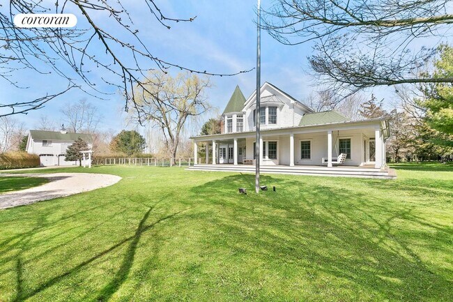 property at 2 Bonnie Ln