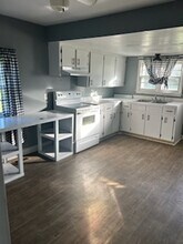 163 Henry Dunn Pickett Rd in Beulaville, NC - Building Photo - Building Photo