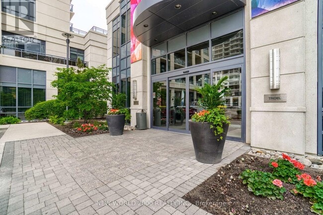 2 Eva Rd in Toronto, ON - Building Photo - Building Photo
