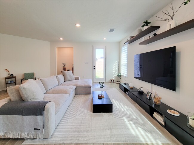 property at 8214 Leisure Pt Dr