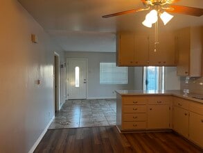 1047 W 25th St in San Pedro, CA - Foto de edificio - Building Photo