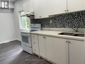 35 Duncombe Blvd in Toronto, ON - Building Photo - Building Photo