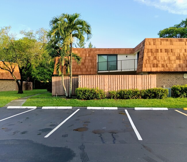 property at 8405 N Coral Cir