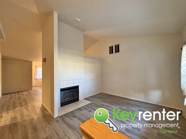 10202 E F St in Tacoma, WA - Building Photo - Building Photo