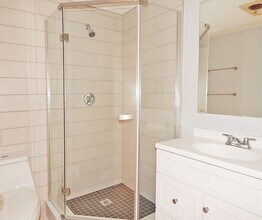 10 Rogers St, Unit 401 in Cambridge, MA - Building Photo - Building Photo