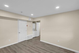 100 Riviera in Kings Park, NY - Foto de edificio - Building Photo