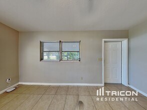 2869 Webley Dr NE in Largo, FL - Building Photo - Building Photo