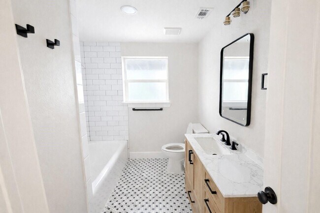 2001 Brun St in Houston, TX - Building Photo - Building Photo